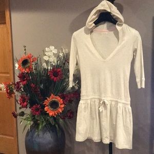 Child’s cream v-neck hooded knit dress